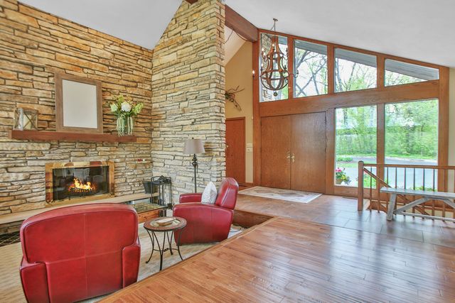 12304 N Ledges Drive, Roscoe, IL 61073
