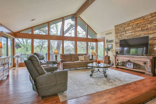 12304 N Ledges Drive, Roscoe, IL 61073