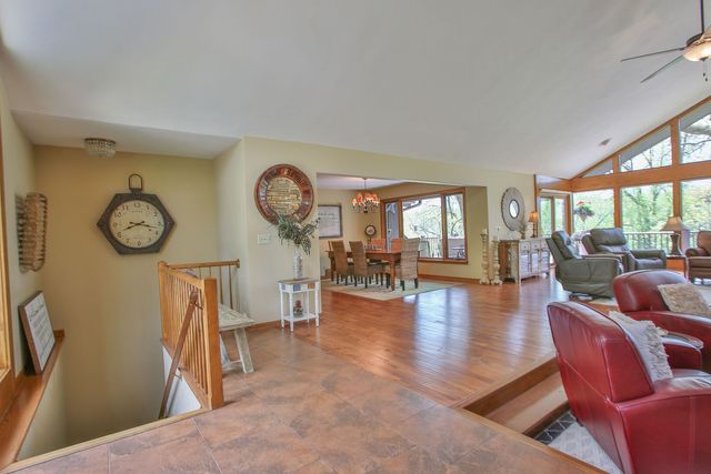 12304 N Ledges Drive, Roscoe, IL 61073