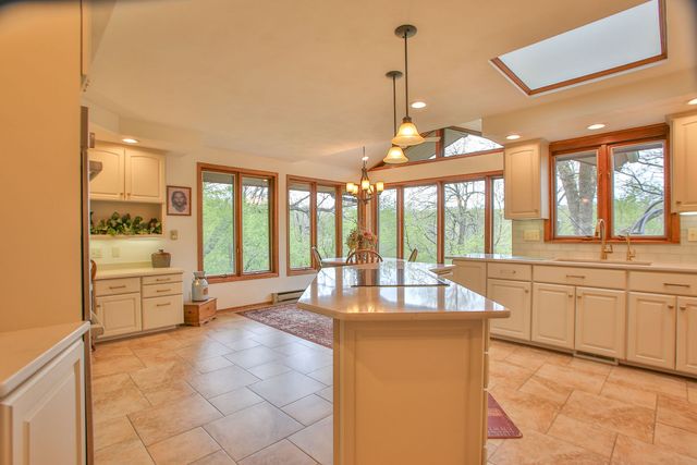 12304 N Ledges Drive, Roscoe, IL 61073