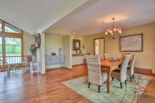 12304 N Ledges Drive, Roscoe, IL 61073