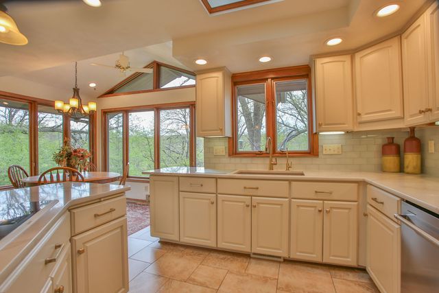 12304 N Ledges Drive, Roscoe, IL 61073