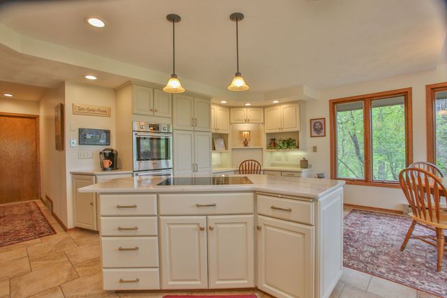 12304 N Ledges Drive, Roscoe, IL 61073