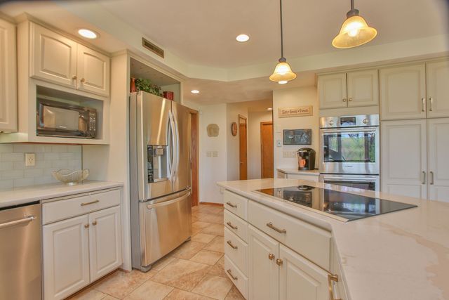 12304 N Ledges Drive, Roscoe, IL 61073