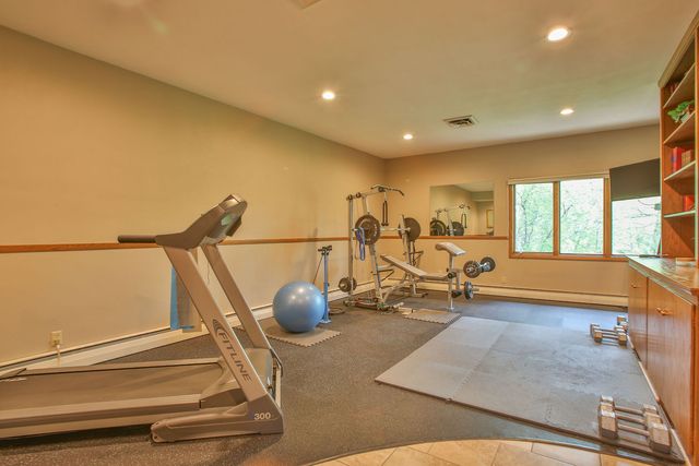 12304 N Ledges Drive, Roscoe, IL 61073
