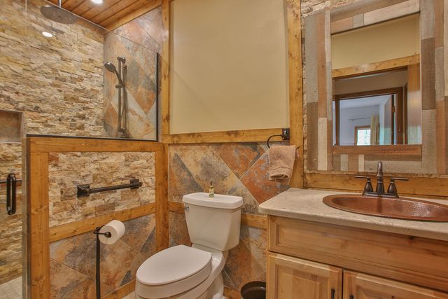 12304 N Ledges Drive, Roscoe, IL 61073