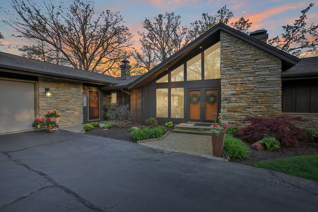 12304 N Ledges Drive, Roscoe, IL 61073