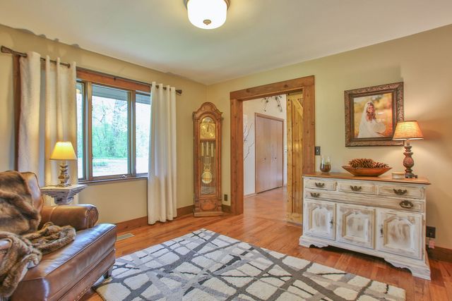 12304 N Ledges Drive, Roscoe, IL 61073