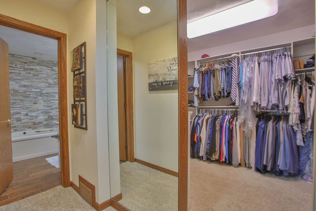 12304 N Ledges Drive, Roscoe, IL 61073