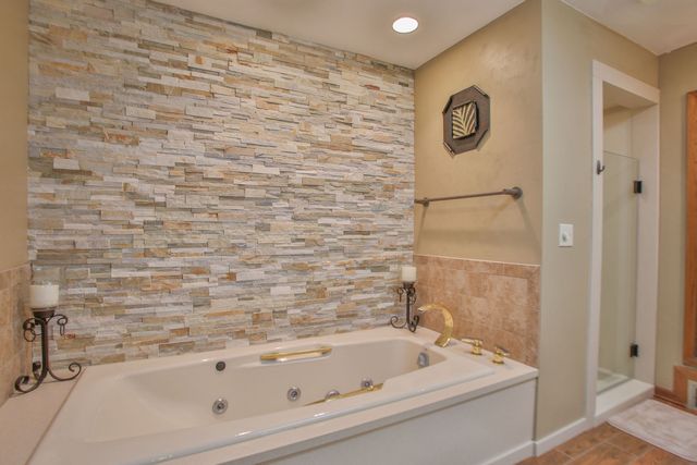 12304 N Ledges Drive, Roscoe, IL 61073