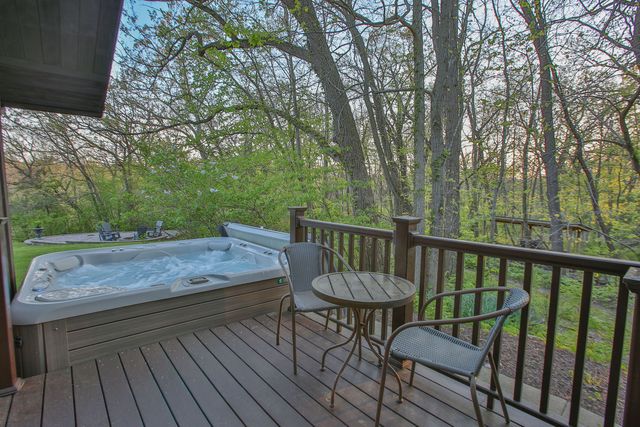 12304 N Ledges Drive, Roscoe, IL 61073