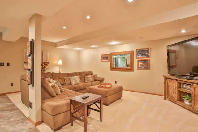 12304 N Ledges Drive, Roscoe, IL 61073