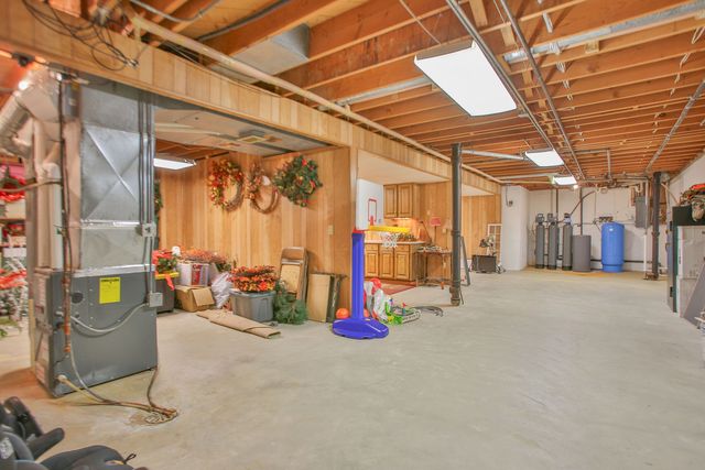 12304 N Ledges Drive, Roscoe, IL 61073