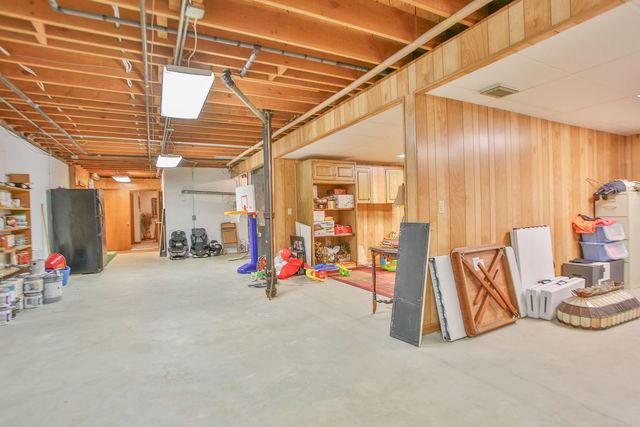 12304 N Ledges Drive, Roscoe, IL 61073