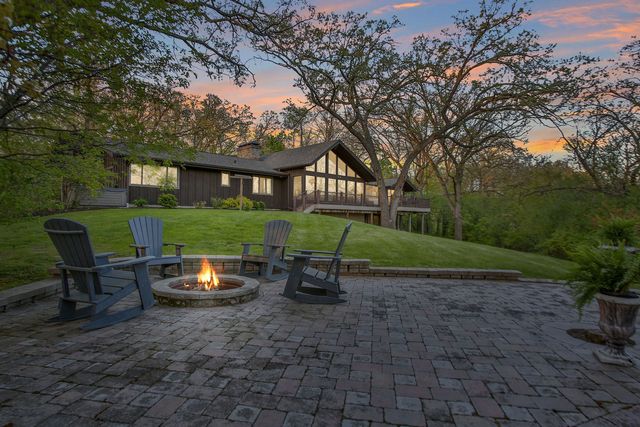 12304 N Ledges Drive, Roscoe, IL 61073