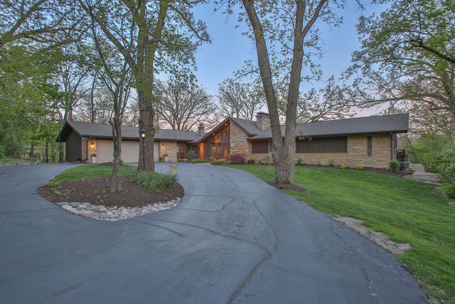 12304 N Ledges Drive, Roscoe, IL 61073