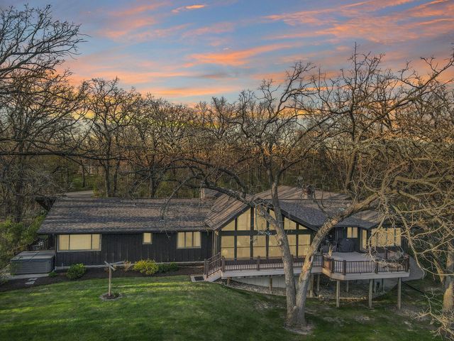 12304 N Ledges Drive, Roscoe, IL 61073