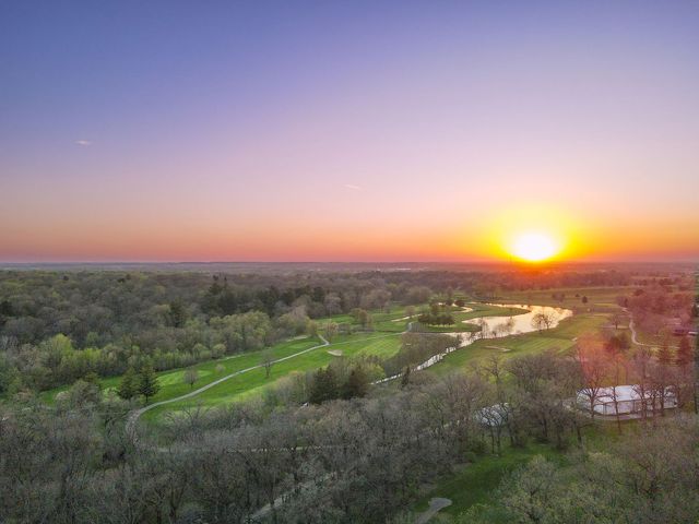 12304 N Ledges Drive, Roscoe, IL 61073