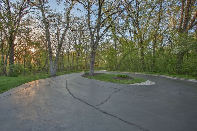 12304 N Ledges Drive, Roscoe, IL 61073