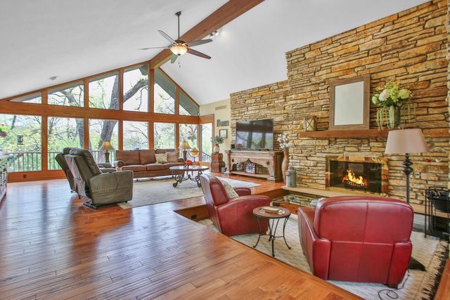 12304 N Ledges Drive, Roscoe, IL 61073