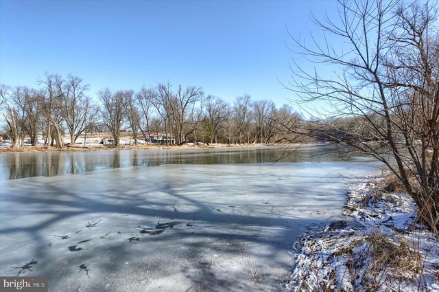 54 CAVE HILL DR, Carlisle, PA 17013