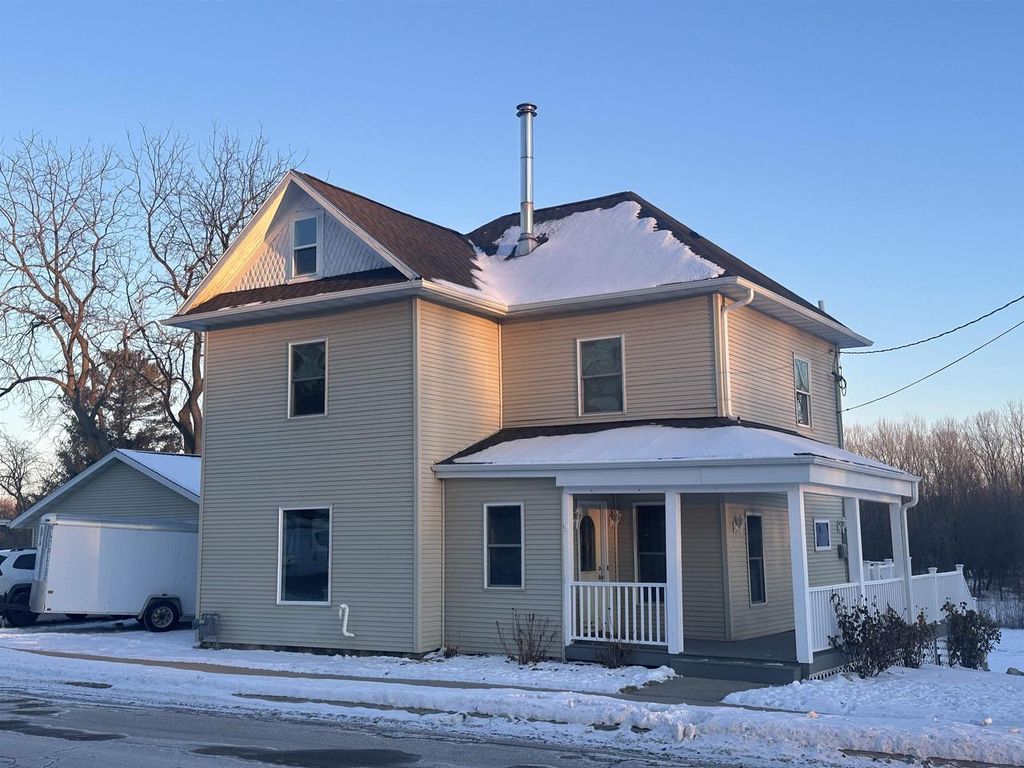 403 S Main Street, Fall River, WI 53932