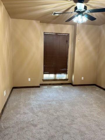 9021 NW 148th Place, Yukon, OK 73099