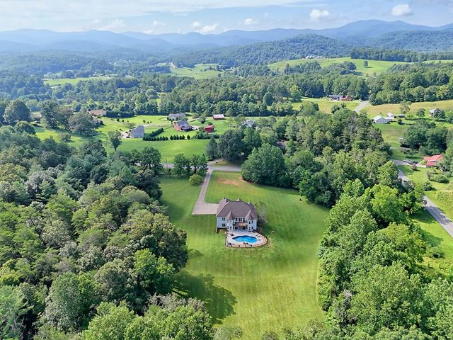 444 Spiva Bridge Way, Blairsville, GA 30512