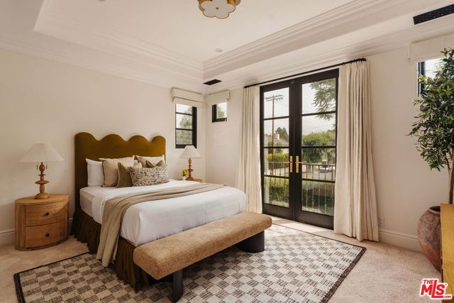 11432 Aqua Vista Street, Studio City, CA 91604