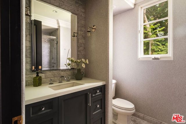11432 Aqua Vista Street, Studio City, CA 91604