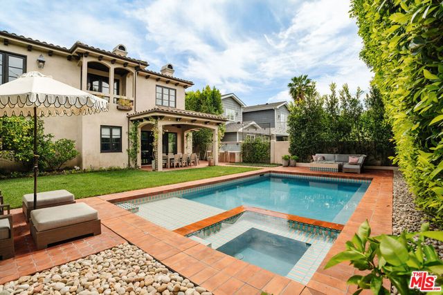 11432 Aqua Vista Street, Studio City, CA 91604