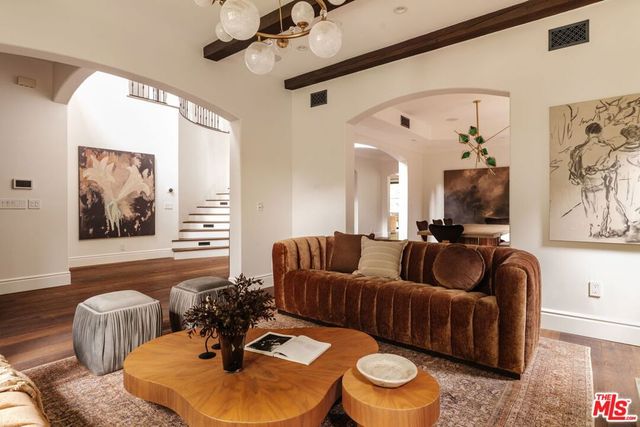 11432 Aqua Vista Street, Studio City, CA 91604