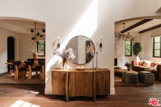 11432 Aqua Vista Street, Studio City, CA 91604