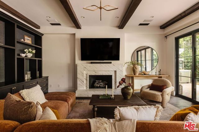 11432 Aqua Vista Street, Studio City, CA 91604