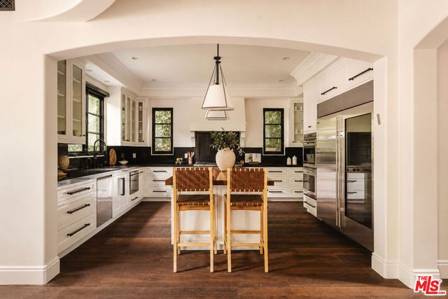 11432 Aqua Vista Street, Studio City, CA 91604