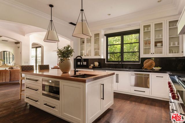 11432 Aqua Vista Street, Studio City, CA 91604