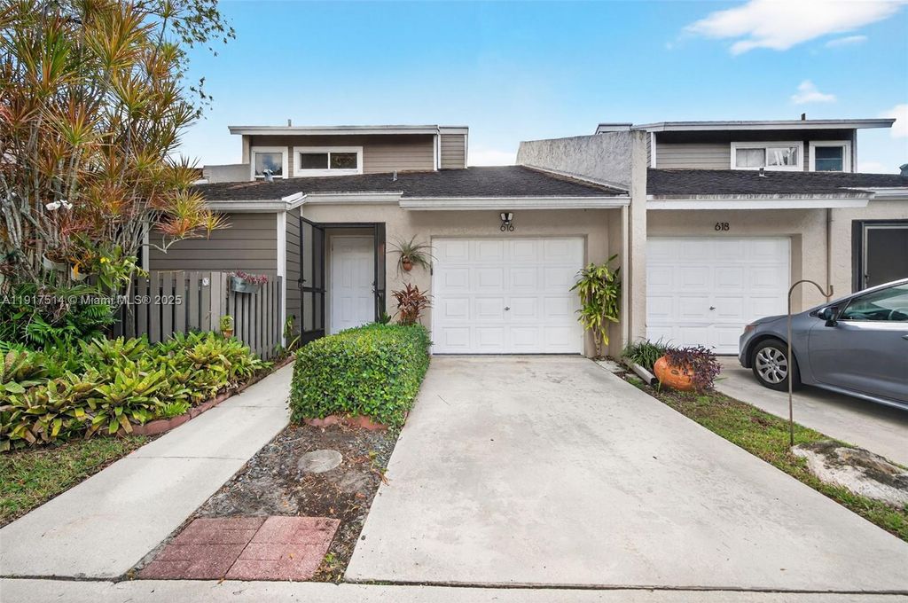 616 Woodgate Ln D, Sunrise, FL 33326
