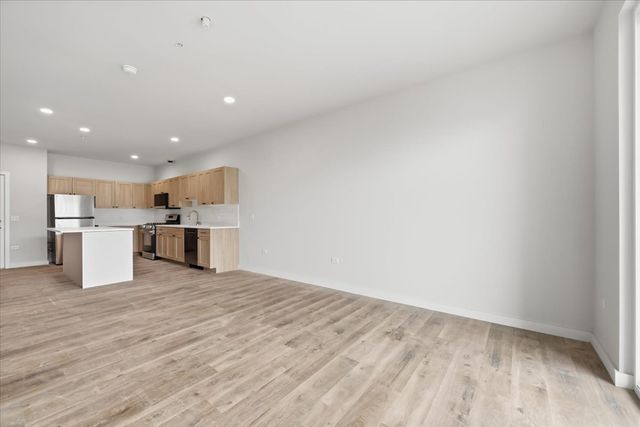 302 Miller Drive D, North Aurora, IL 60542
