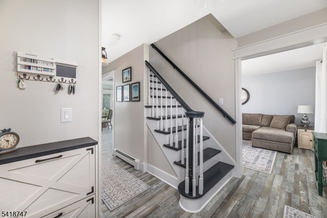 8 East Gate Dr, Vernon Twp., NJ 07418
