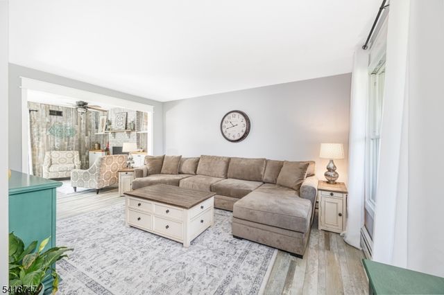 8 East Gate Dr, Vernon Twp., NJ 07418
