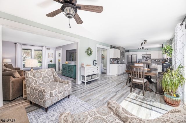 8 East Gate Dr, Vernon Twp., NJ 07418