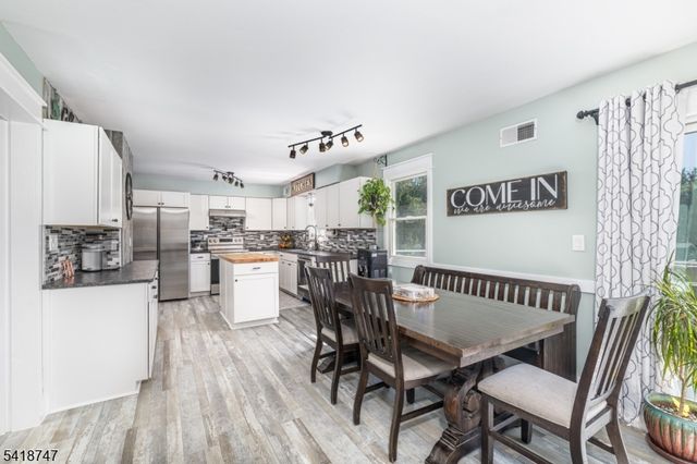 8 East Gate Dr, Vernon Twp., NJ 07418