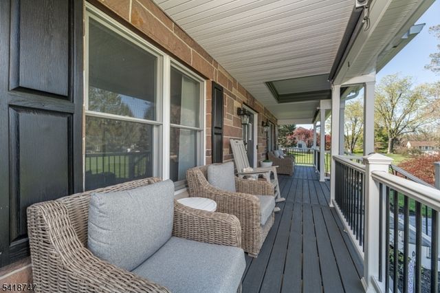 8 East Gate Dr, Vernon Twp., NJ 07418