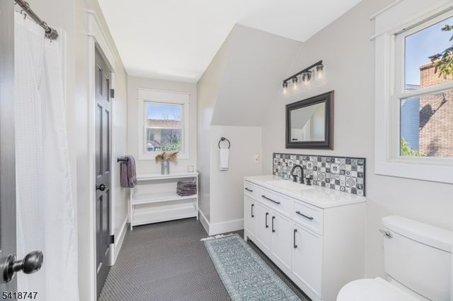 8 East Gate Dr, Vernon Twp., NJ 07418