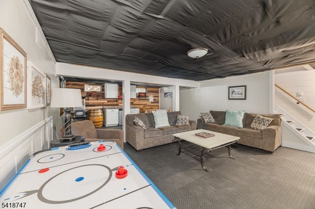 8 East Gate Dr, Vernon Twp., NJ 07418