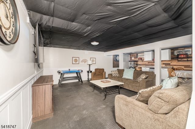 8 East Gate Dr, Vernon Twp., NJ 07418