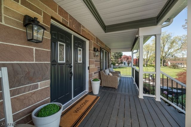 8 East Gate Dr, Vernon Twp., NJ 07418