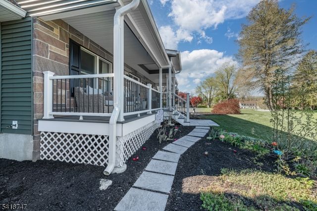 8 East Gate Dr, Vernon Twp., NJ 07418