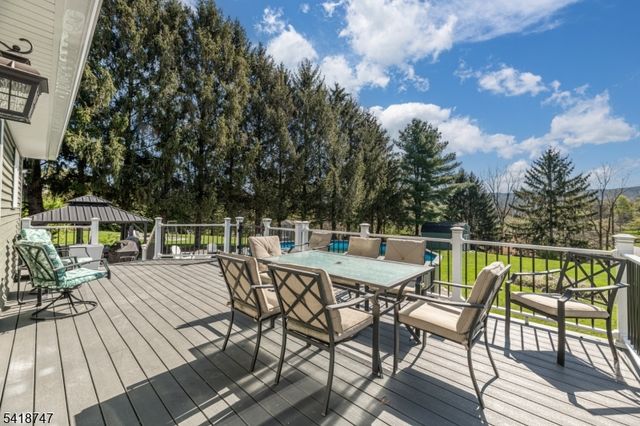 8 East Gate Dr, Vernon Twp., NJ 07418