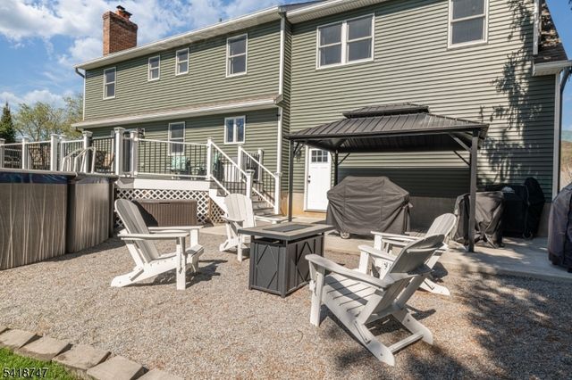8 East Gate Dr, Vernon Twp., NJ 07418